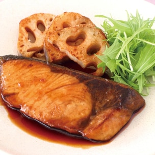 鹿児島産カンパチのカマの煮付け 740円・ ・ ・ カンパチのカマは脂がしっかりとのっている為、味が入り難いのであら炊きの様に甘辛く炊いています。アテにピッタリな一品に仕上がっています。 ・ ・ ・ 日本酒と良く合うので御一緒にどうぞ