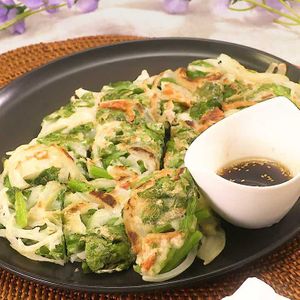 離乳食後期のお子様向け﻿ 公式アンバサダー @mgmg.hono_﻿ 様の投稿をご紹介👩‍🍳﻿ .﻿ ﻿ 卵なしで作れる、ふわもち食感のチヂミです𓎪ˎˊ˗﻿もちもちすぎず、掴み食べやもぐもぐ練習にも🙆‍♀️です♪﻿ ﻿ − − − − − − − − − − − − − −﻿ <recipe𓌈៶៸>﻿﻿ 1