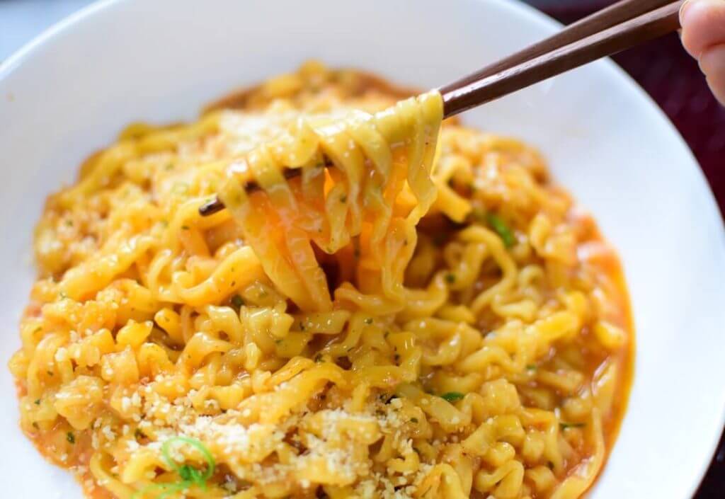 チーズたっぷりのプルダック炒め麺ロゼ味のアレンジレシピ🧀🦐