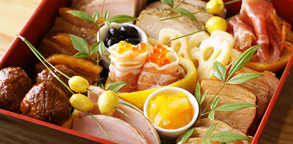 生ハムときゅうりの押し寿司の作り方年末年始の食卓を華やかに彩るおもてなしごはん：レシピ・しらいのりこさんファッション雑誌『リンネル』の読みもの