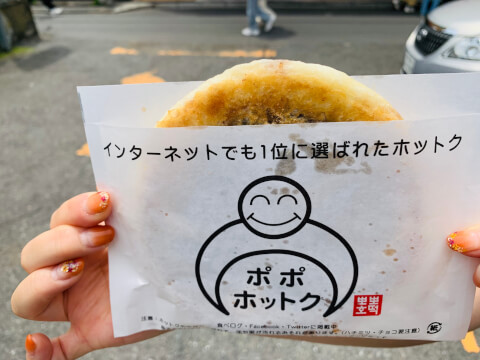 道行く人は片手に必ず食べ物あり。新大久保の定番食べ歩きグルメをおさらいしようMERY