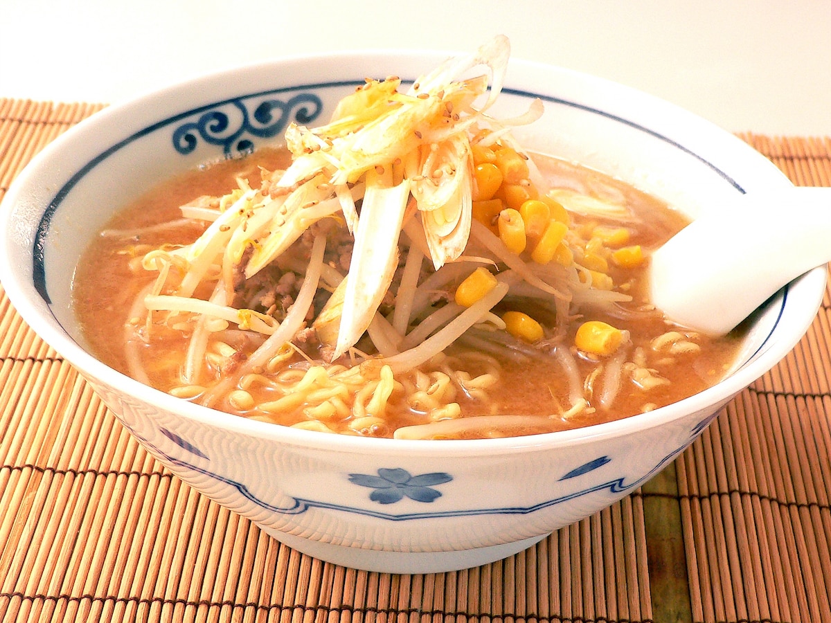 辛ラーメンの絶品アレンジレシピ6選！ちょい足しで極うまになる食材も紹介キャンプ・アウトドア情報メディアhinata