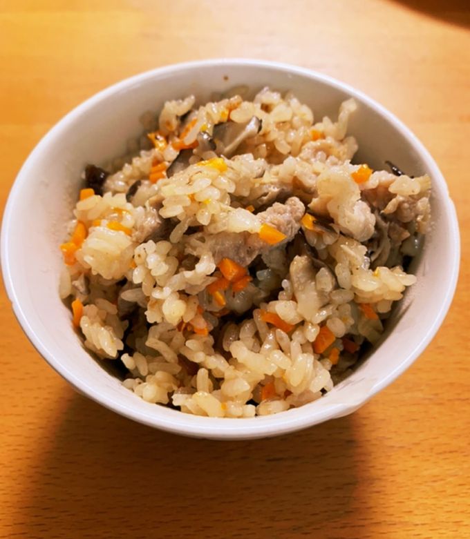 炊飯器で簡単!鮭の炊き込みご飯の絶品レシピ バターの風味が絶妙