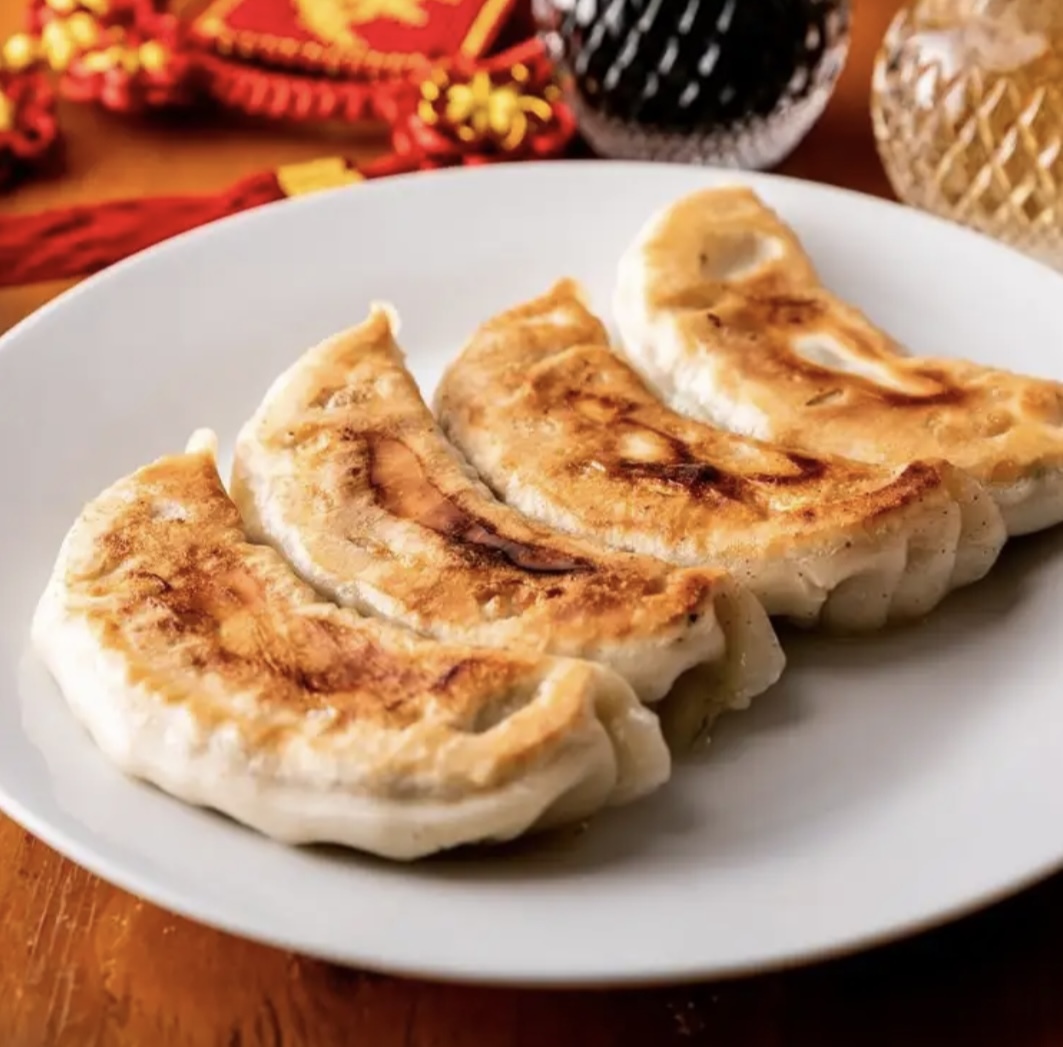 📍小岩駅徒歩5分~町中華小岩太陽島~ 週替わり定食 幅広10cmの麺を使った麻辣湯麺🍜 ピリッと辛いアクセントがクセになる🌶️🔥もっちりの麺に新鮮な野菜と海鮮🦞 ここでしか食べれない麻辣湯麺是非食べに来てください！ 🔸海鮮麻辣湯ビヨンド麺¥950小岩太陽島中華