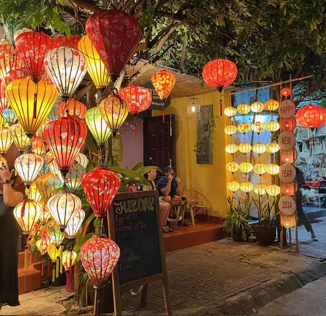 Amazon.co.jp: Veemoon ベトナム オーバル シルク ランタン シノワズリ 中国 日本 ランタン ランプシェード タッセルオリエンタル ランタン ホイアン ランタン ランプ 春 フェスティバル 新年 年 装飾 : DIY・工具・ガーデン