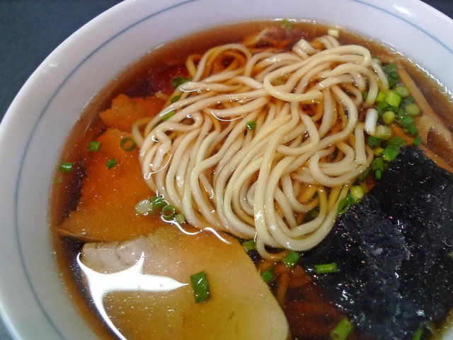 重度の二日酔いの果てに何度かマーライオン🤮になり 二日酔いと胃に優しいかけうどんを食べたのを必死に思い出し 真似て作ってみました～😅そこそこ出来が良かったので気になる方は 一声聞いてみてください😊旧中村家住宅たまきや伊那市高遠古民家そば