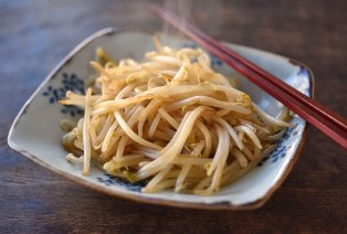 リュウジさんの自宅めし 貧乏時代を支えた超コスパおかず「もやしと豚こま切れ肉のプルコギ風炒め」作ってみた！2022年12月4日-エキサイトニュース