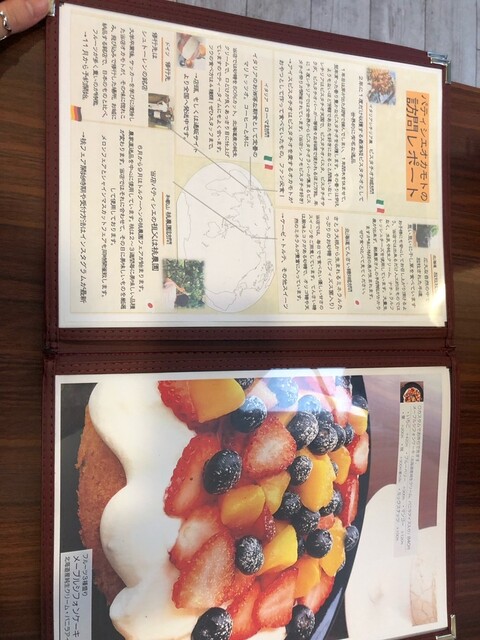 なんじゃこりゃー！？桃のタワーマンションのようなパフェの紹介🎵 - ちゅんちゅんの何気ない日常