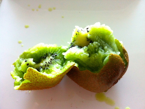 キウイは皮ごと食べてOK？気になる疑問を管理栄養士が解説 - macaroni