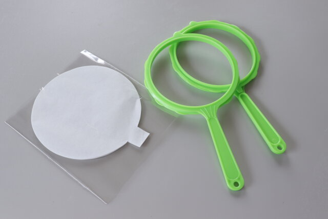 100均で金魚すくいを実現。セリアの「ポイ」「金魚」「卓上プール」をご紹介