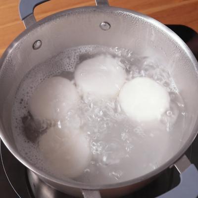 おでんの大根は下ごしらえで変わる！味しみのコツは切り方にあった - macaroni