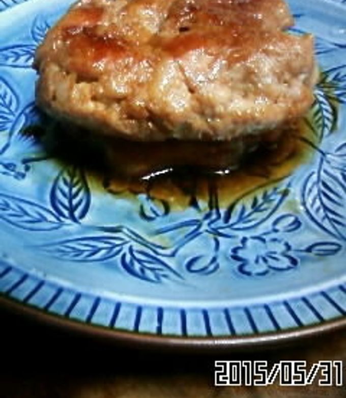 ひき肉を混ぜて焼くだけレシピ！「手づくりサイコロステーキ」がやたらとおいしい - macaroni