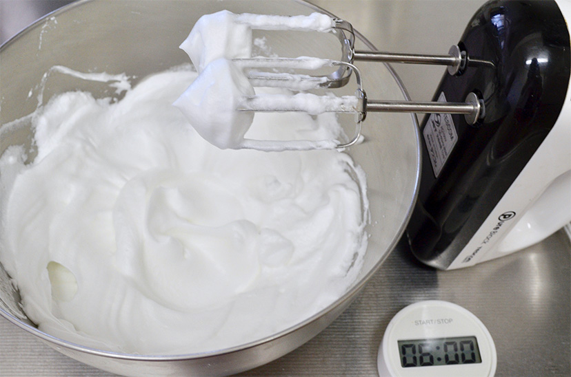 砂糖の力でメレンゲの泡立ちをキープ株式会社パールエース