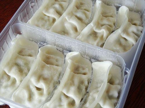 ご購入頂いた際に、調理法の説明書をうっかりしてお渡しするのを忘れる事が御座います🙏 お手数ですが、 その場合、こちらを参考にして下さい🙇♂️ 冷凍 の手羽先唐揚げは、凍ったままで約160℃の油で8分揚げて下さい。 揚げ終わったら油を切って、専用の甘だれに絡ませて