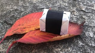 Chisshy0rigami ちっしー折り紙 です♪ 昨日リールで折り方をご紹介した おにぎり を飾ってみました🍙のりの部分に飴玉などを入れると具のようになり、プチギフトにもぴったりです🍬🎁先日ご紹介した おさるさん や、次の土曜日にご紹介予定の 柿 と合わせて