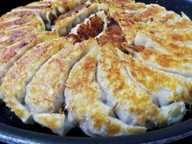 大阪王将 羽根つき餃子12個入パリッと香ばしい本格冷凍餃子 - 大阪王将 公式通販