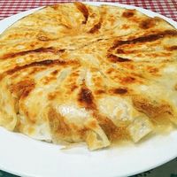 美味しい「羽根つき餃子」の作り方。羽根の材料は小麦粉？ 片栗粉？ 決め手は水の量とタイミング！HugKum はぐくむ