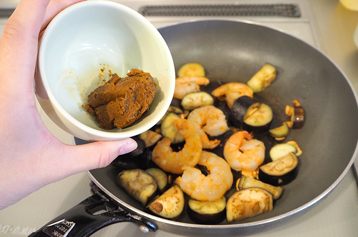 9 3 水 限定！ポイント最大10%還元！ カレーの壺 レトルト カレー ピリッとスパイスチキンカレー 辛口180g 第3世界ショップ 10箱セット送料無料 20分で簡単スパイスカレー！トマたまチキンカレー第３世界ショップこだわりの食品レシピ