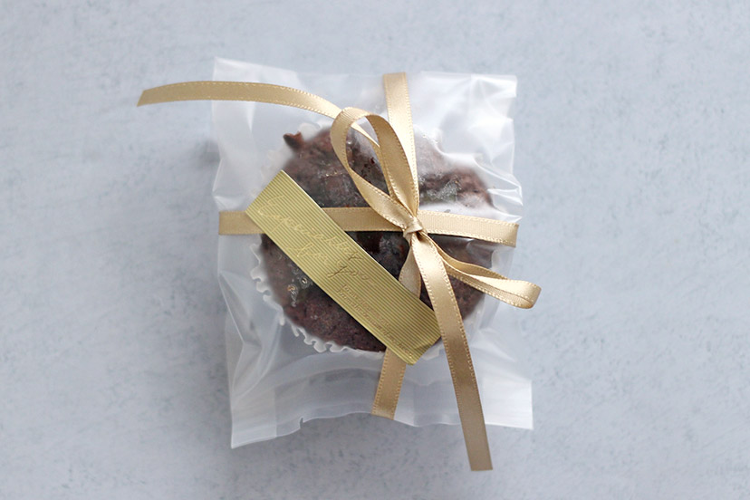 四角にカットした「ガトーショコラ」をラッピングする方法手作りラッピング