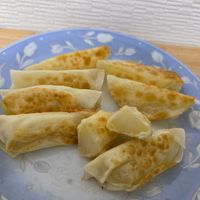 ツナのギョーザがウマすぎる！ 手軽なおつまみギョーザレシピ・作り方Tasty