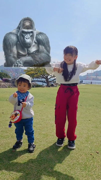 3 SistersYumerena Meitan tries the Chicken Gorilla dance! - YouTube