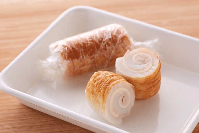 お弁当のおかずに!ちくわ&チーズ牧家のさけるチーズは、ちくわとサイズ感ぴったり😊 食べやすくカットしたちくわにベーコン、大葉、そして さけるチーズを挟んでオーブントースターでチーズがとろけるまで焼きます。 おうち時間のビールおつまみや お弁当のおかずに