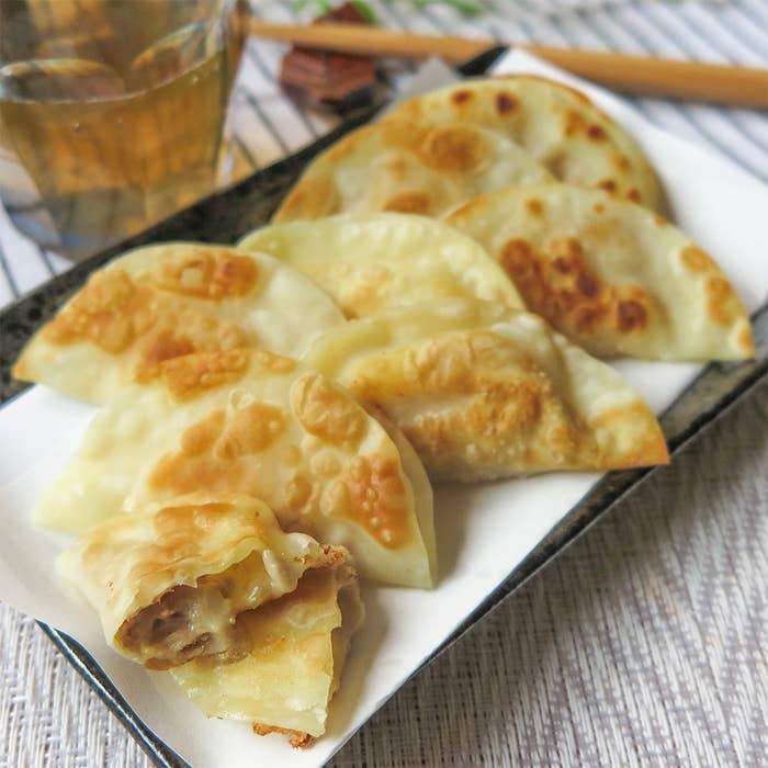 餃子の皮とツナを人気の餃子に「一口おつまみツナ餃子」おつまみレシピたのしいお酒.jp