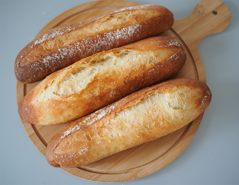 つけパンがおいしい季節🥖 ⁡ 朝ごはんは昨夜の残りのシチューと タカキベーカリーのソフトフランス。 ⁡ by @____mizutama____ ⁡スープとパン🍞 つけパンがおいしい季節になってきましたね😋 ⁡ ・ ⁡ パンは @takaki_bakery_official 国産小麦粉のソフト フランス