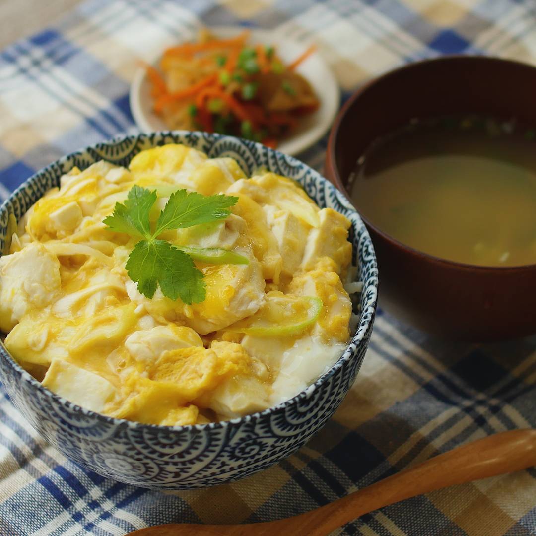 在宅ワークの昼ご飯におすすめ！、電子レンジで卵とろとろ親子丼の作り方 筋肉料理人- エキスパート - Yahoo!ニュース