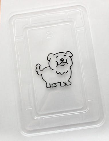 プラ板でできる！トースターで簡単！プラ板でDIYお名前札とスマホデコ . これいいな！って思ったら、右上の「保存」ボタンを押してね🤗 .100均でも手軽に買えるプラ板。基本の作り方と作品アイディアを、ポイントとともに紹介します♪ トースターの中で膨らむ様子も