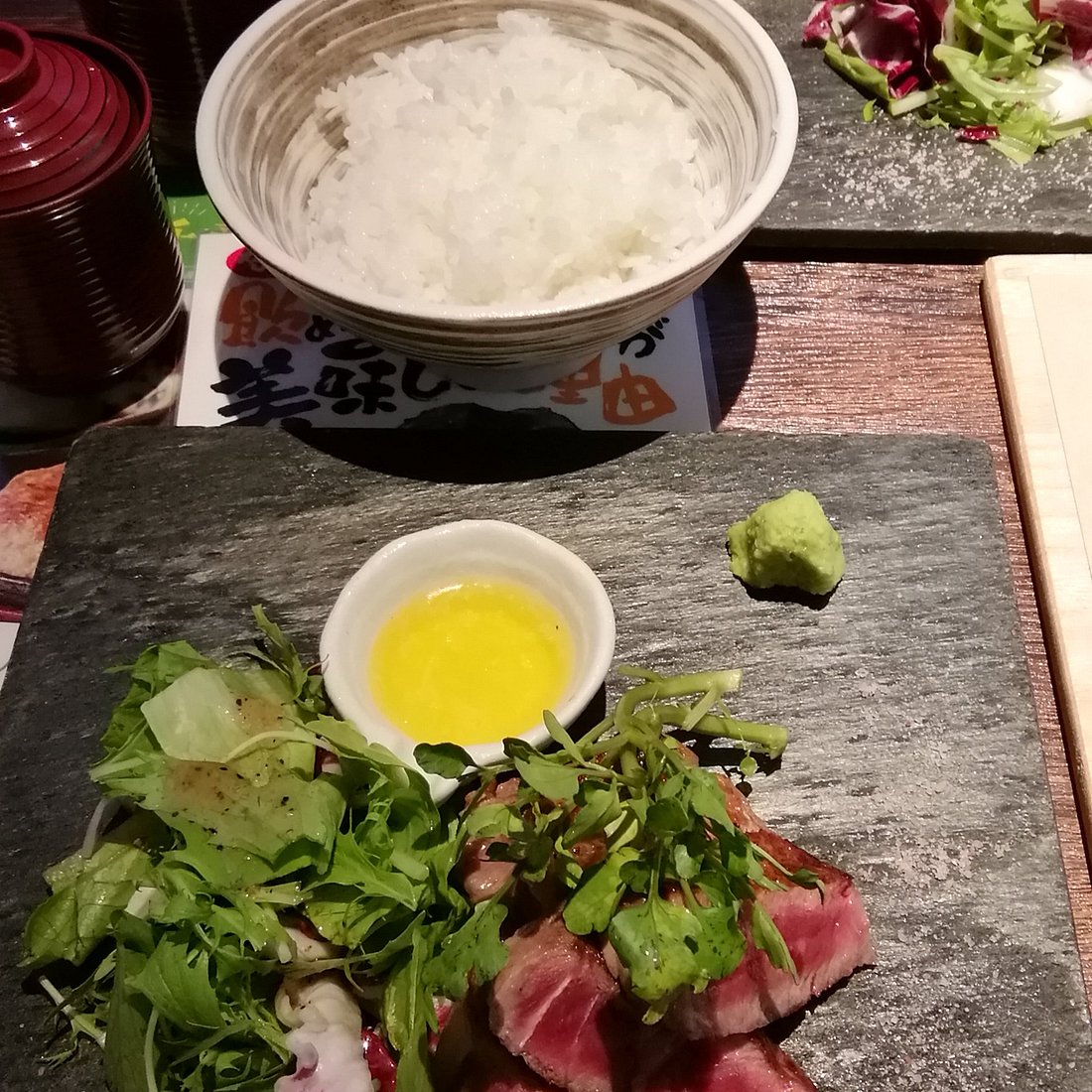 title 家族でゆっくり！ シャポーでごはん🍳 @shapo_official_ 仕事や家事に子育てと忙しい毎日、 たまには、家族みんなでゆっくりごはんを楽しみませんか🍽️ シャポー小岩・市川・本八幡・船橋には 和・洋・中のレストランやカフェなど 多彩なジャンルのお店が揃ってい