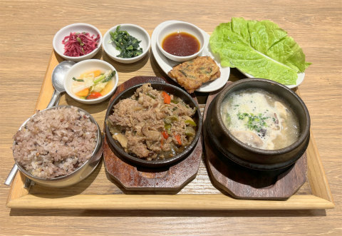 テーブルマーク 新鮮卵のふっくらオムレツ 4個×12袋入 冷凍商品