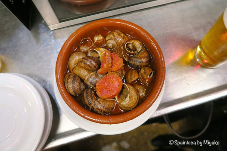エスカルゴ: Cooked escargot on escargot plateの写真素材19516599- PIXTA