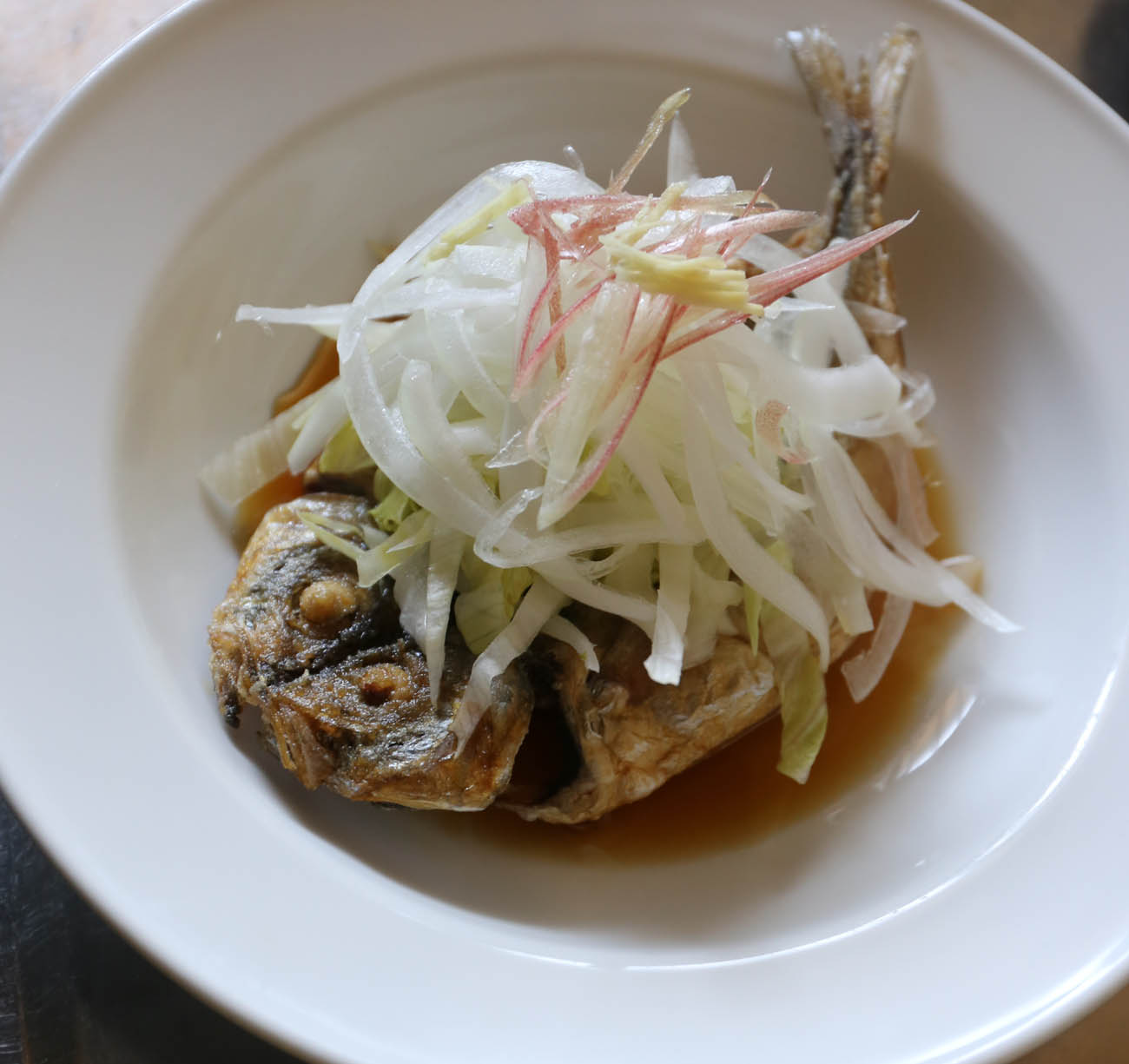 豆鯵の南蛮漬け定食。 ・ こんばんは。 随分前の朝昼ごはん。 豆鯵の南蛮漬けと 家にあったものを 色々と盛り付けてみました。 南蛮漬け、魚の向きが逆 ?いちじくと鶏ハムのサラダは 伊勢丹新宿のデパ地下で購入したもの。 いちじくとチーズの組み合わせは よく作るけど