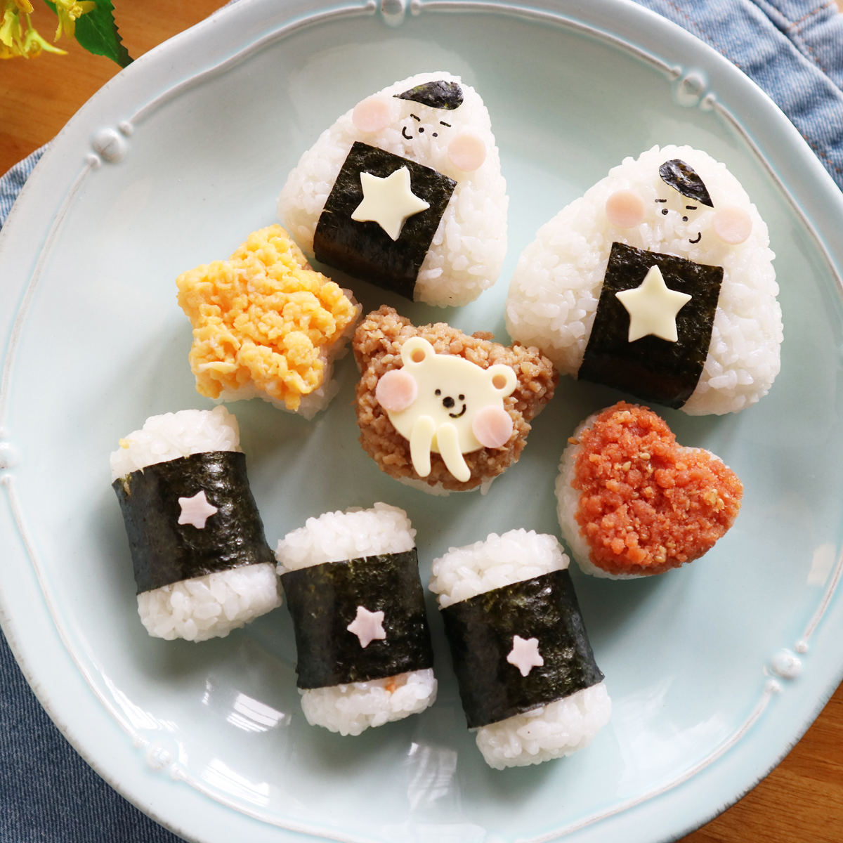 お弁当に かわいいパンダおにぎり