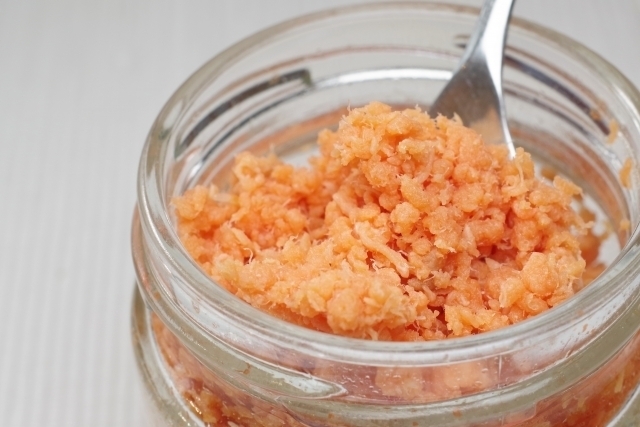 離乳食の鮭はいつから?アレルギー、中期、後期の離乳食レシピや簡単鮭フレークの作り方までHugKum はぐくむ