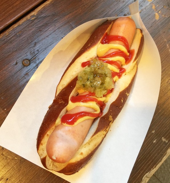 感動のグルメホットドッグが味わえる、デリバリー専門店「DOG HOLIC」が東京と大阪に誕生! ELLE News