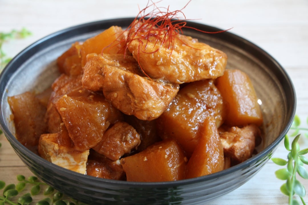 凍ったまま炊飯器にポイッでほったらかし！やわらか味しみ！鶏と大根の煮物のレシピmichill byGMO ミチル