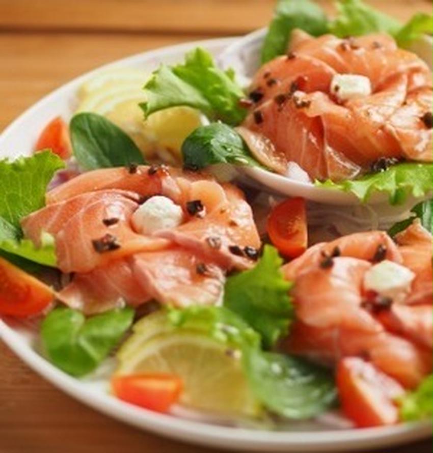 スモークサーモンの食べ方＆活用レシピ！クリームチーズとの相性ばっちりキナリノ