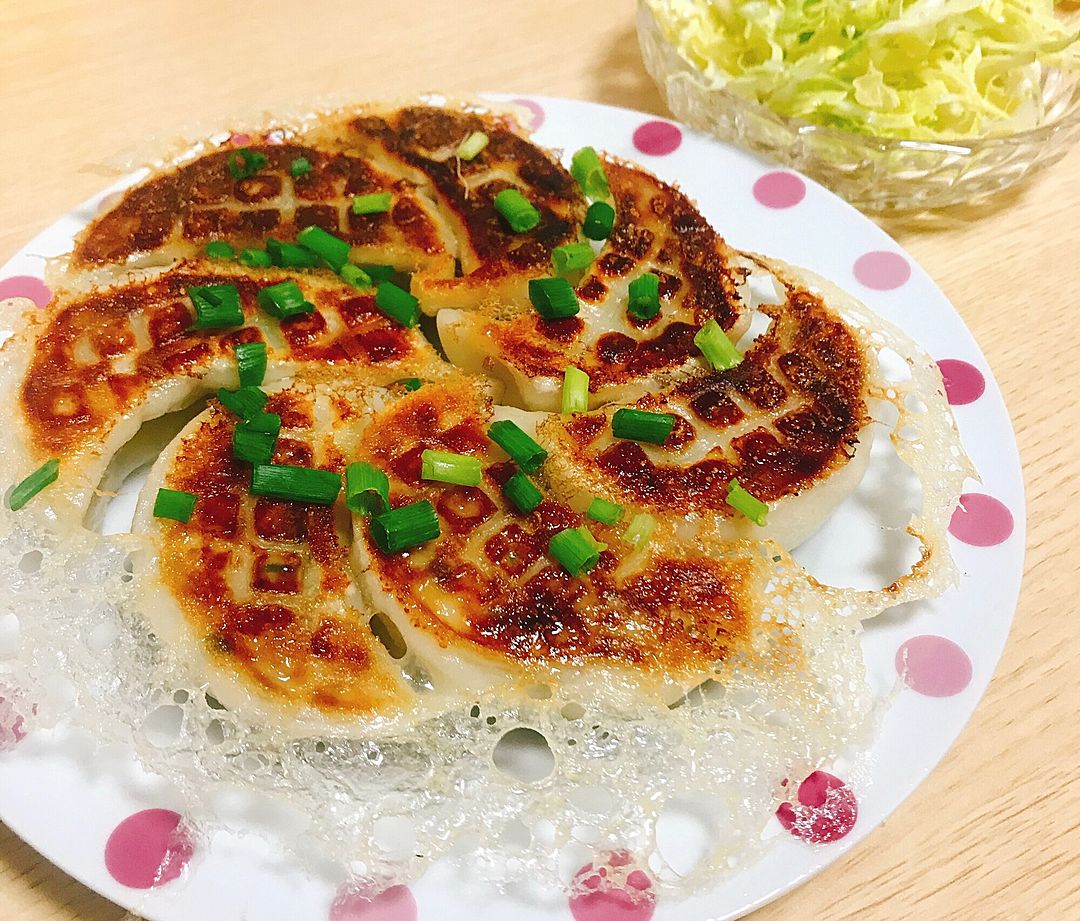 羽がパリパリ♪ 焼き餃子