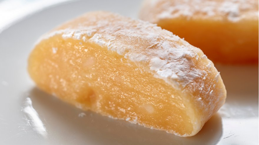 鉄拳 Tekken初めてお家に『自動餅つき機』がやって来た日。 電子ジャーの中でお餅がクルクルと丸くなっていくのを、ずーーーっと、見ていました。笑 あんころ餅で食べるのか、砂糖しょうゆで食べるのか、 甘いきな粉か、バターとジャムも大好きだなぁ〜、 と、思っ