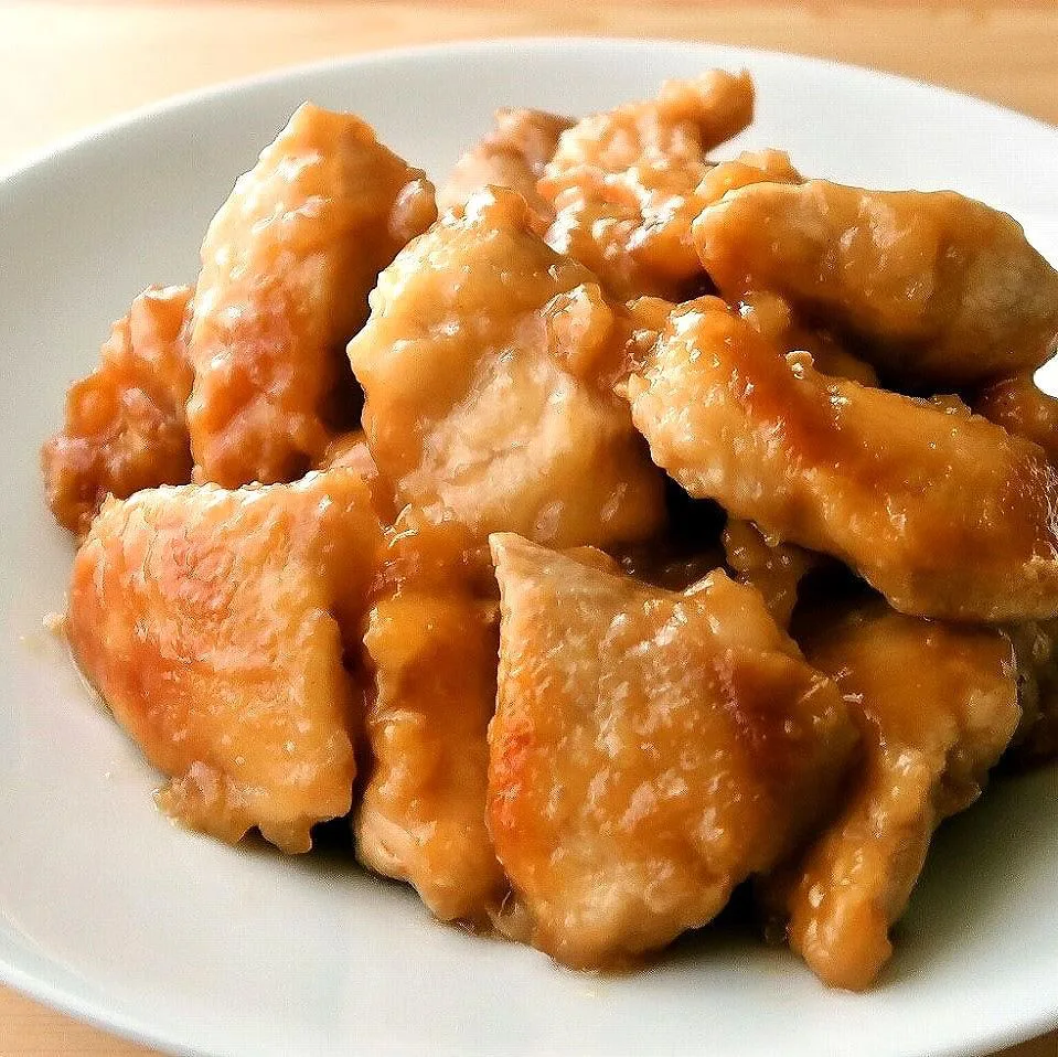 鶏胸肉の作り置きレシピまとめ♪ 今日は人気の鶏胸肉のレシピをまとめてみました〜！ ヘルシーな胸肉は、値段も安くて経済的なのも嬉しいところ☺️ぜひ試してみて下さいね！作り置きレシピ 作り置き 簡単レシピ 料理 簡単料理 献立 管理栄養士 健康ごはん 晩ごはん 朝