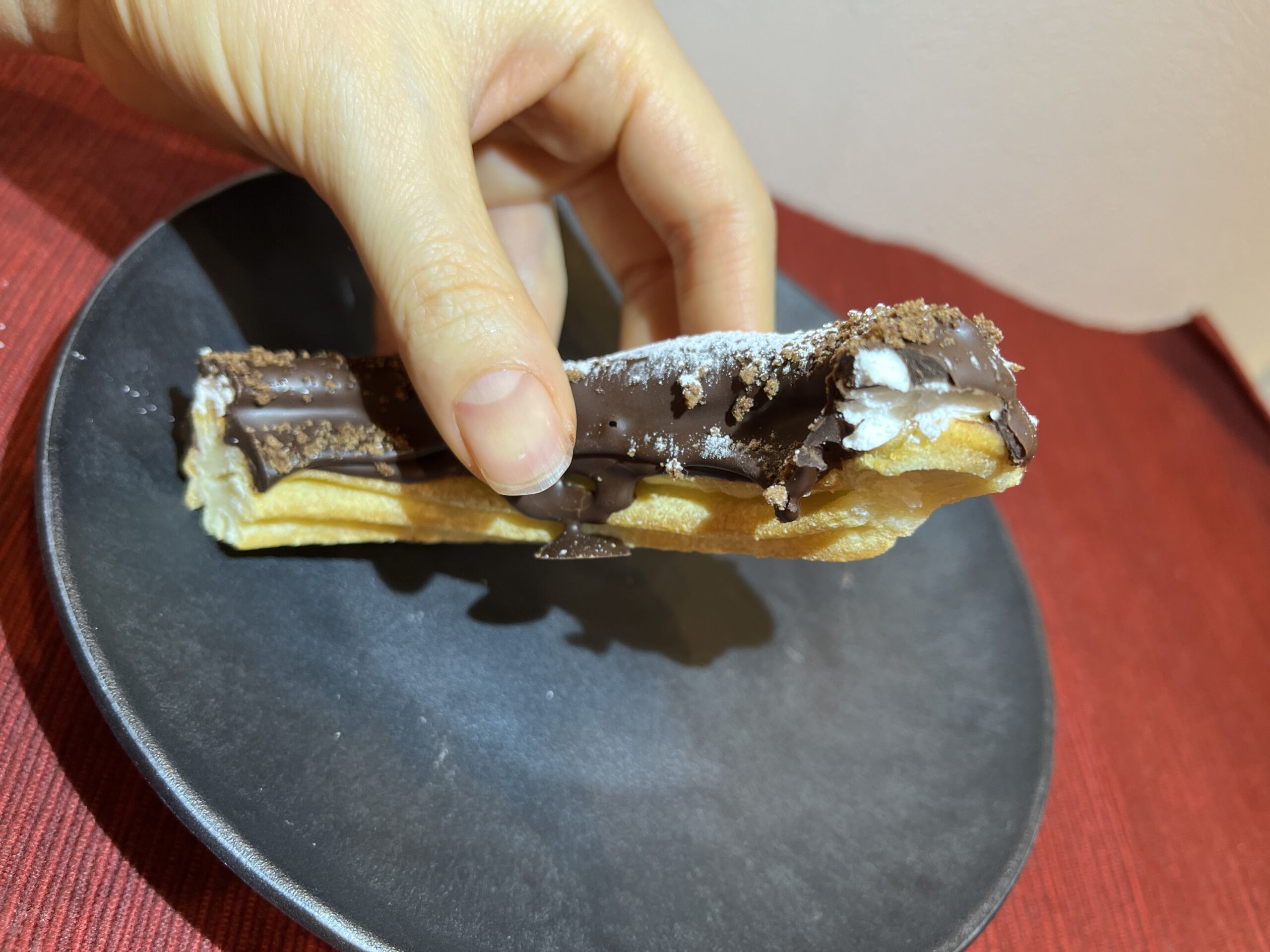 チョコチュロ これも公式に載ってないメニュー 次に行った時に出会えるか分からないと思うと買ってしまう、、 ミスドの罠にまんまとハマってしまってます😭チョコチュロチョコチュロスチュロスミスドミスド裏メニューミスタードーナツミスタードーナツ🍩