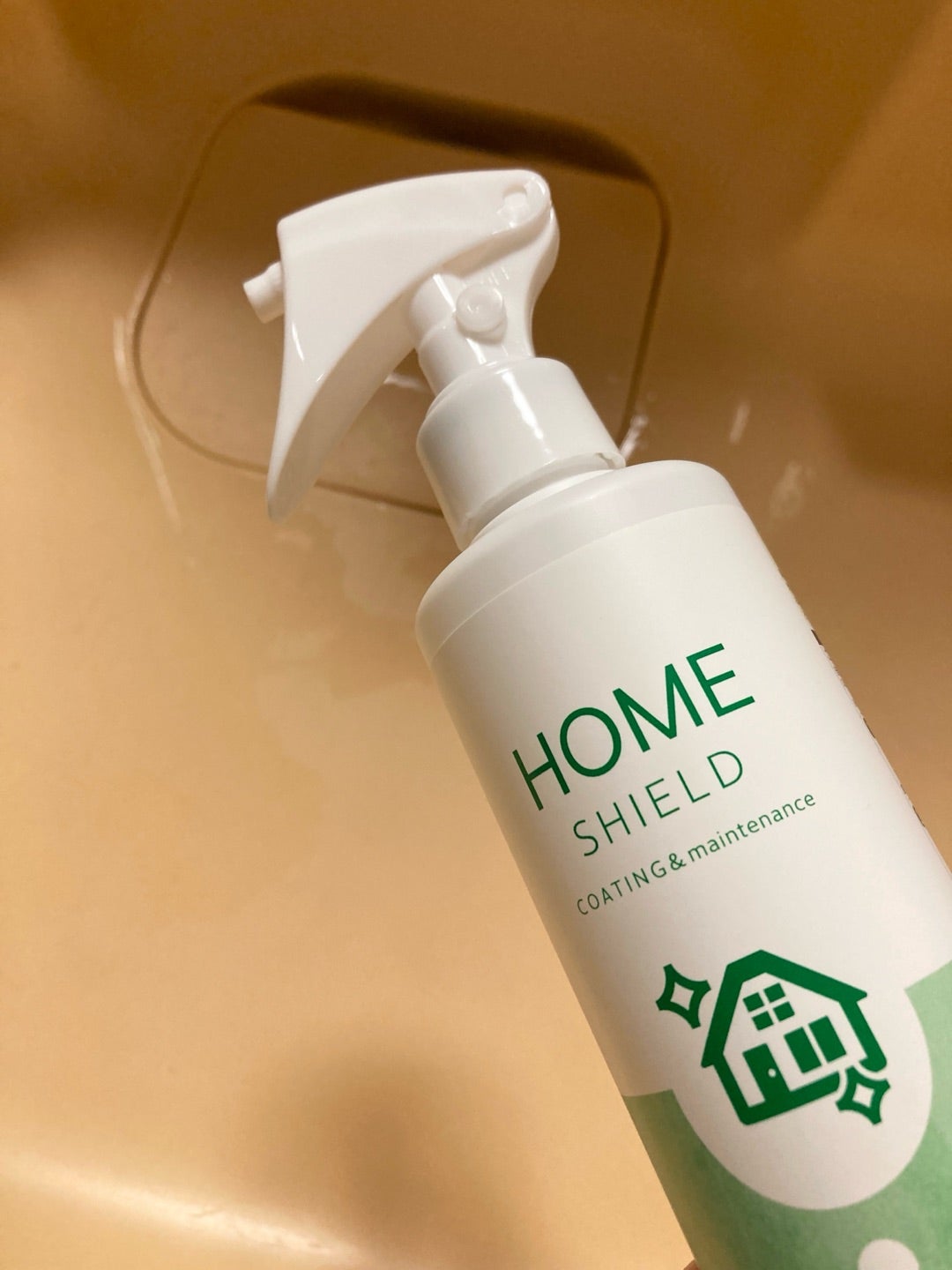 急な夕立もシュッとしておけば怖くない! ダイソー の「防水スプレー」で靴の防水対策を♪ - レタスクラブ