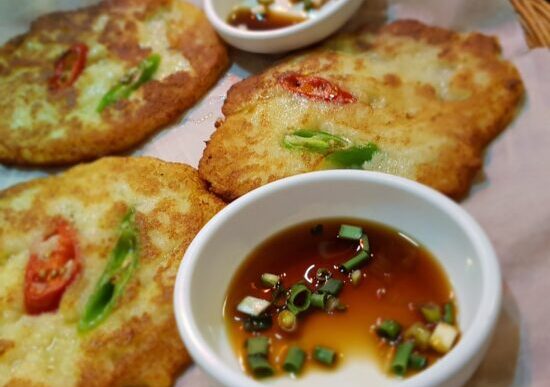 画像特別な材料は不要「チヂミ」簡単美味しく作るワザ ごま油でカリっとしたクリスピーな焼き上がりにLEON東洋経済オンライン