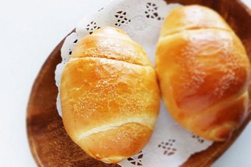 セブンプレミアムゴールド 金のバターロール 食べてみました