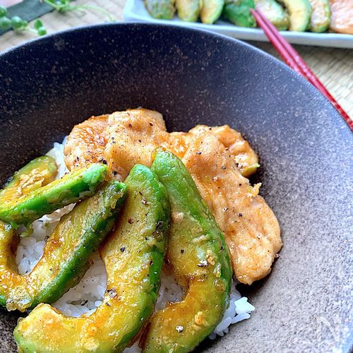 アボカドは炒めても旨い とろとろアボカドと鶏むね肉 のあまから炒め 1番気持ちいいアボカドの皮のむき方 硬いアボカドの救済方法