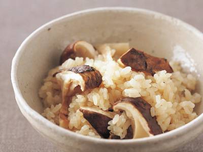 白だしで簡単 鶏肉と舞茸の炊き込みご飯
