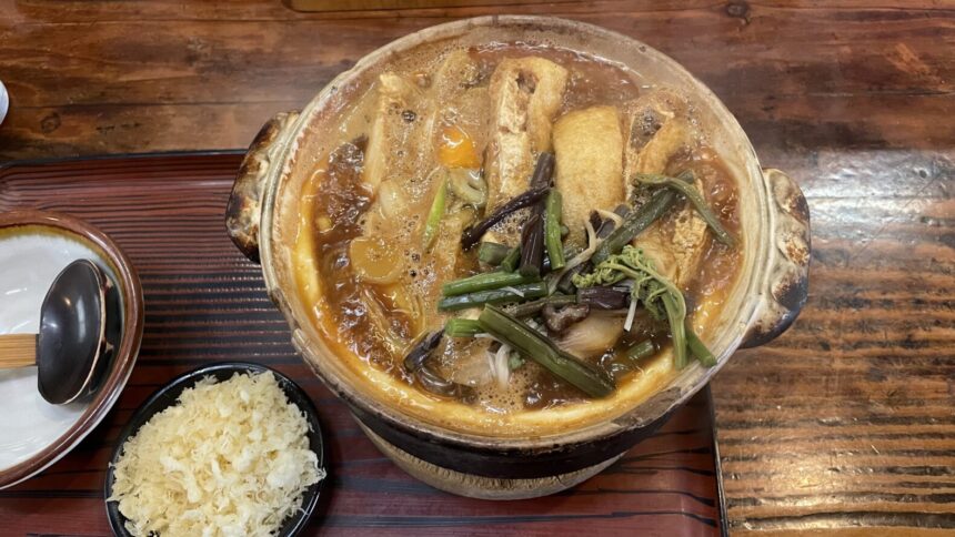 楽天市場 名古屋名物 味噌煮込みうどん 3食入り コーチン味噌煮込みうどんNM-8 名古屋コーチンエキス みそ煮込みうどん 豆みそ 愛知県 尾張 名古屋土産手土産 なごやきしめん亭 : みか・りん