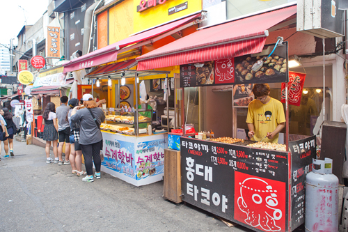 タワマンの夜景が綺麗なオシャレなランプと屋台の写真素材86754357- PIXTA